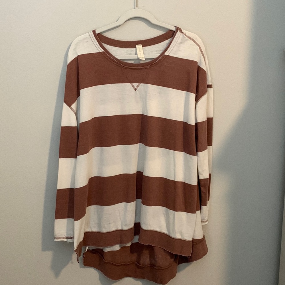 Altar’d state long sleeve tee with longer back and detailed side